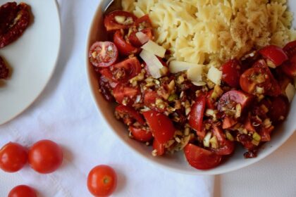 Tomaten Pasta Salat mit Pesto