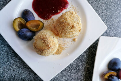 Marillenknödel mit Topfenteig